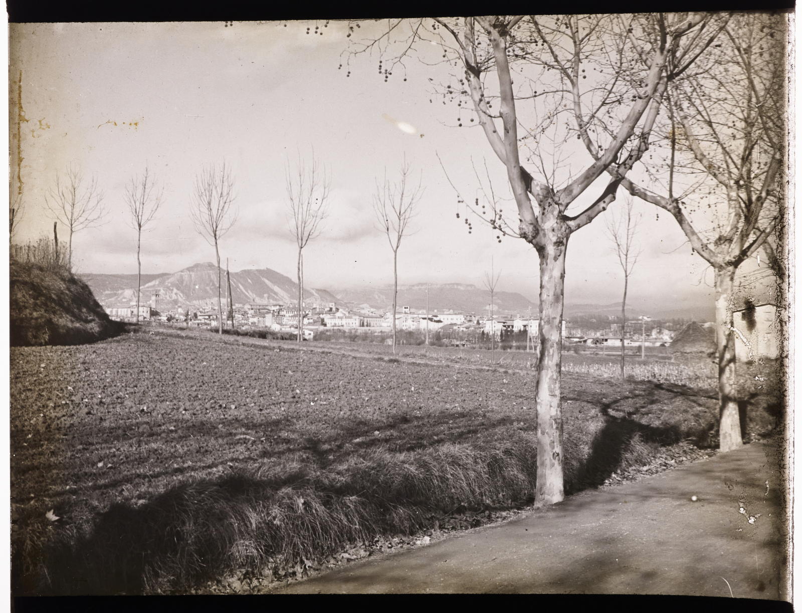 Desconegut, [Mountain town]