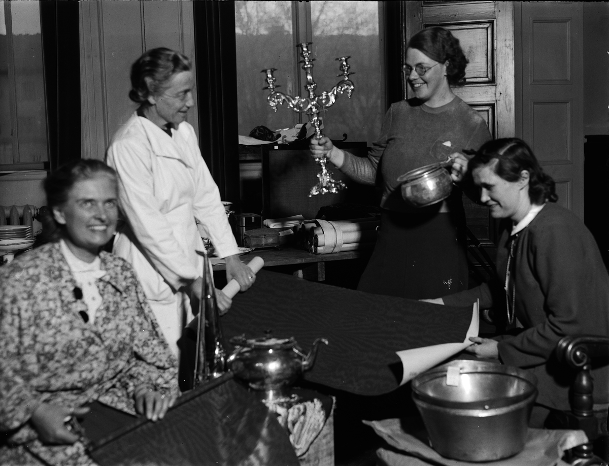 Paul Sandberg, "Den gamla goda tiden' lockar. Intressant exposé av 1800-talets Upsala. - Utställningarbetet i full gång", Norrlands studentnation, Uppsala 1942