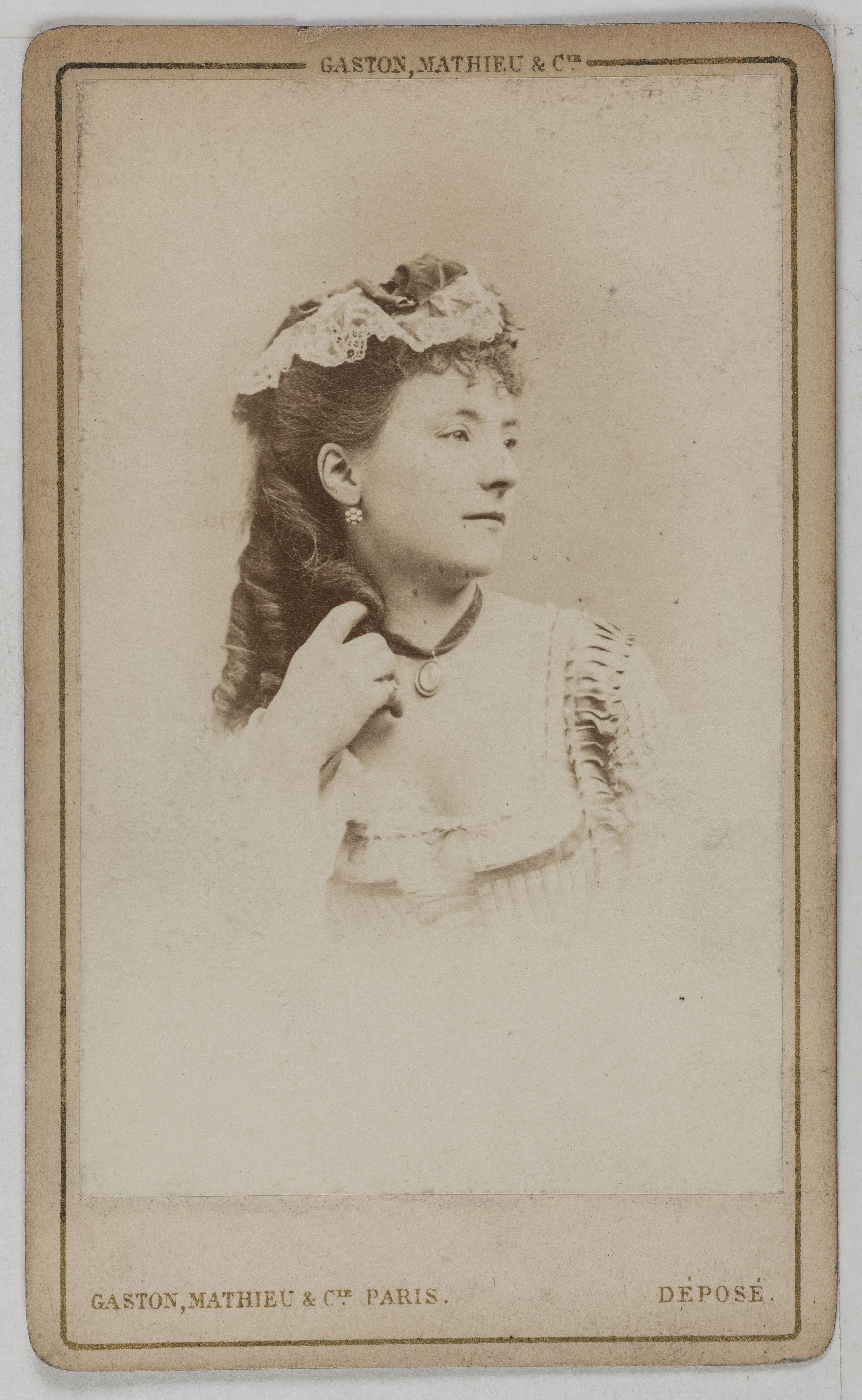 Mathieu & Cie Gaston, Portrait de Caroline Jullien (actrice)