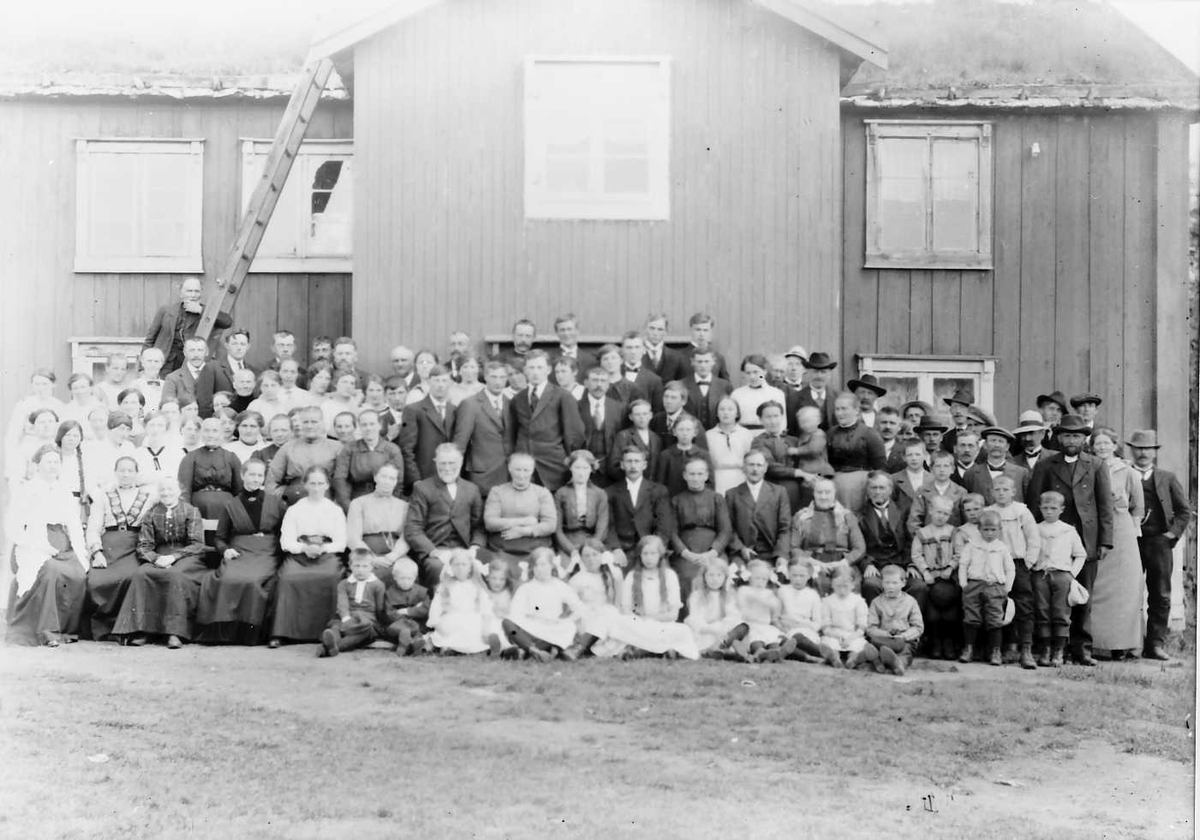 Peder J. Bredalslien, Gruppebilde. Bryllup Sevatdalen 8. 7. 1916