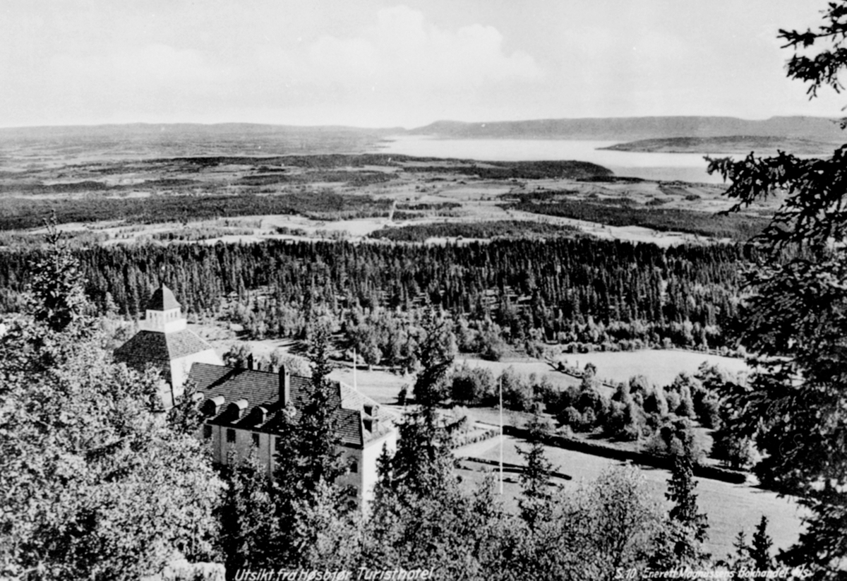 Anno Domkirkeodden, Utsikt fra Høsbjør turisthotell mot Furnes, Mjøsa, Helgøya og Skreia.