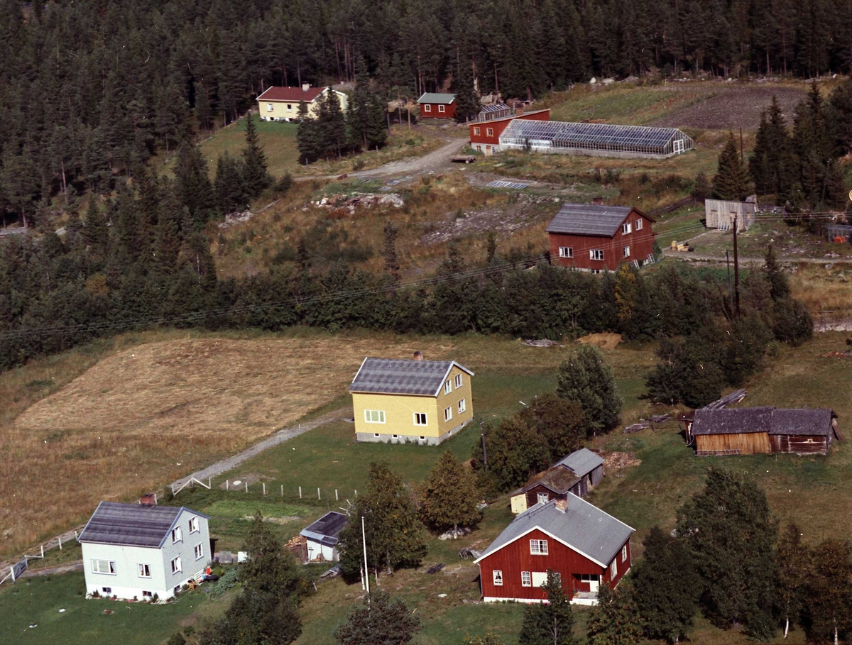 Widerøes Flyveselskap A/S, Gårdsplass.