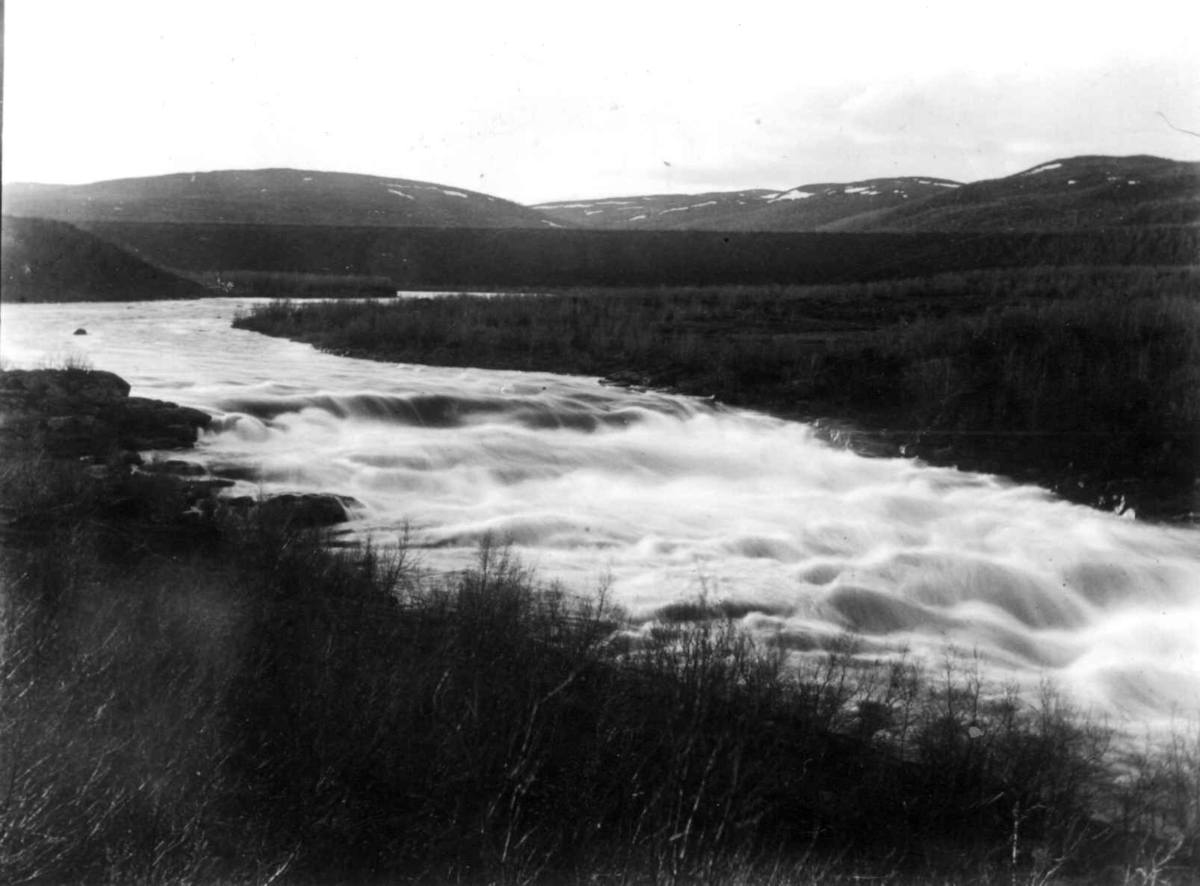 Ellisif Rannveig Wessel, Skoltefossen i Neiden, Sør-Varanger, Finnmark, antatt 1900-1910.