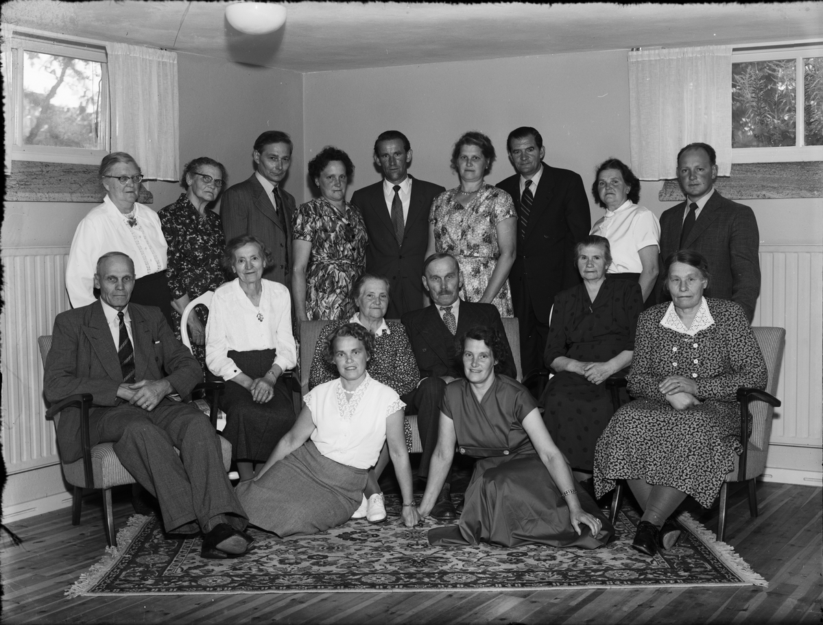 Skötsner-Edhlund, Women and men in a residential environment, Östhammar, Uppland
