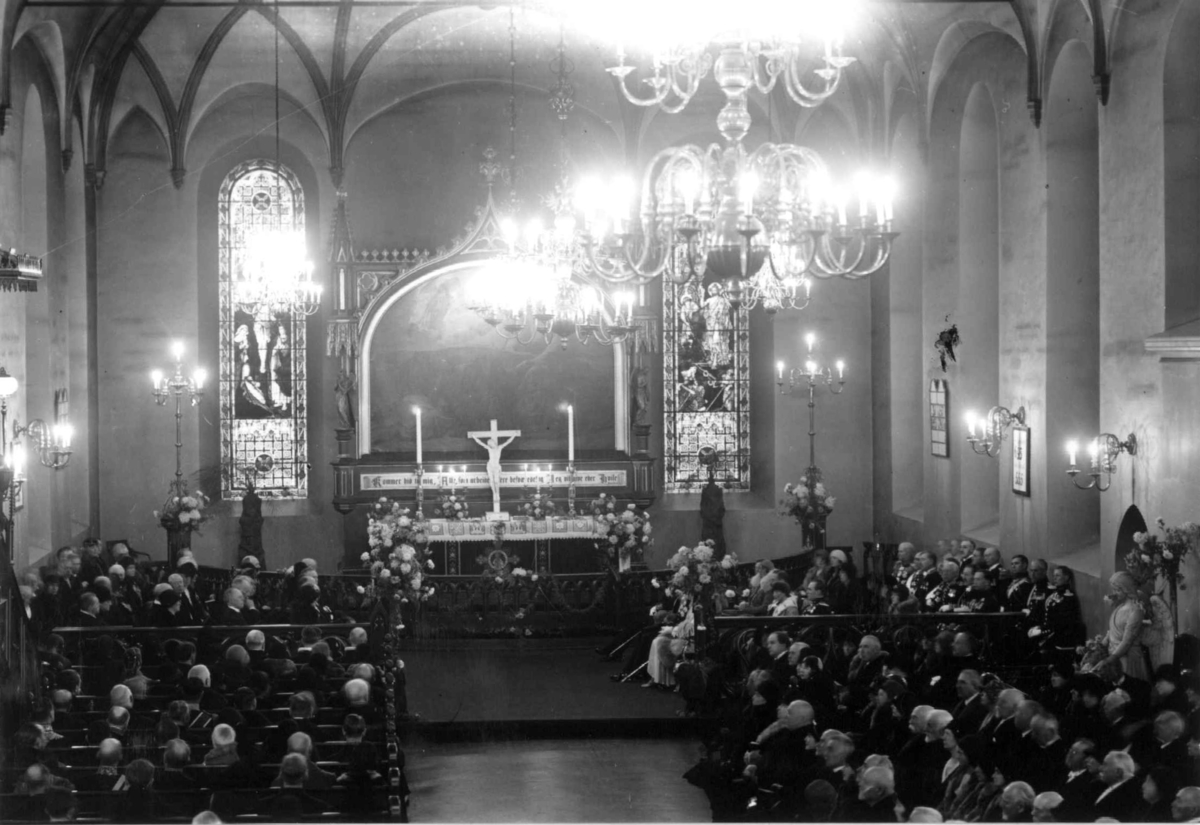 Hermann Christian Neupert, Håkon VII's 25. års jubileum, Oslo. 1930. Gudstjeneste i Vår Frelsers kirke (nå Oslo domkirke). Fullsatt kirke.