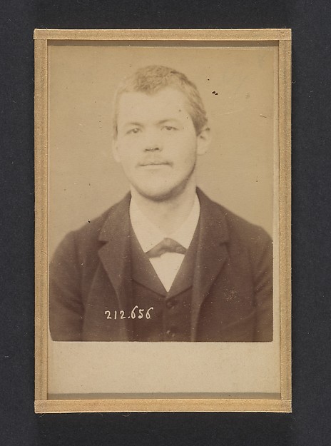 Alphonse Bertillon, Baerisvuyl. Frédéric, Jean. 28 ans, né à Fribourg (Suisse). Ébéniste. Anarchiste. 8/1/93.