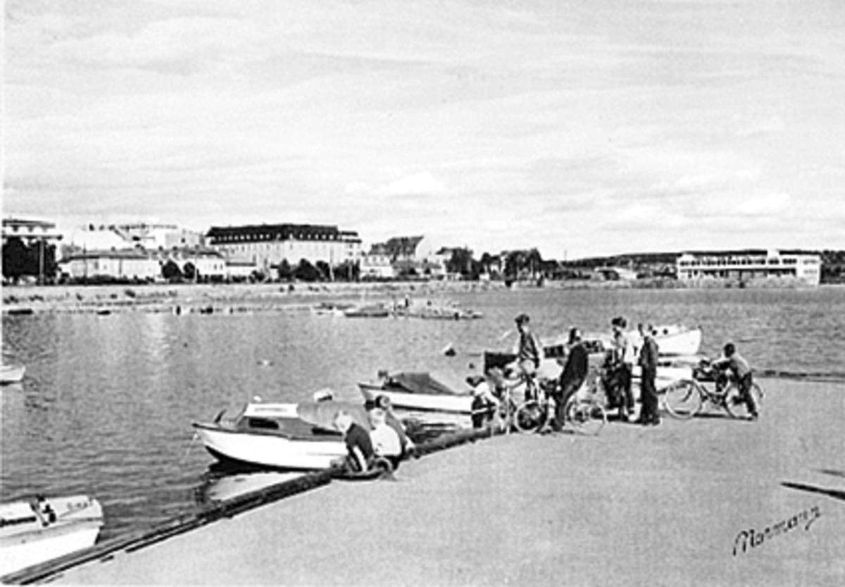 Anno Domkirkeodden, FRA HAMAR BRYGGE, SMÅBÅTHAVNA, MANGE GUTTER