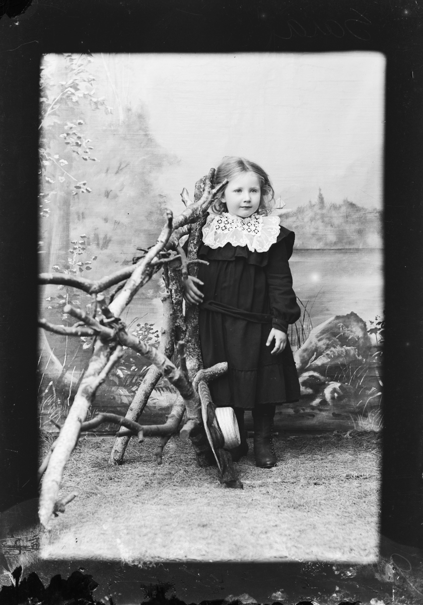 Skötsner-Edhlund, Ateljéporträtt - Sara Edhlund, Östhammar, Uppland
