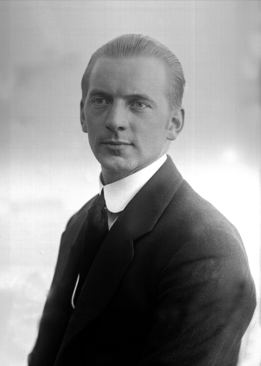 Gustav Borgen, NFB.00952