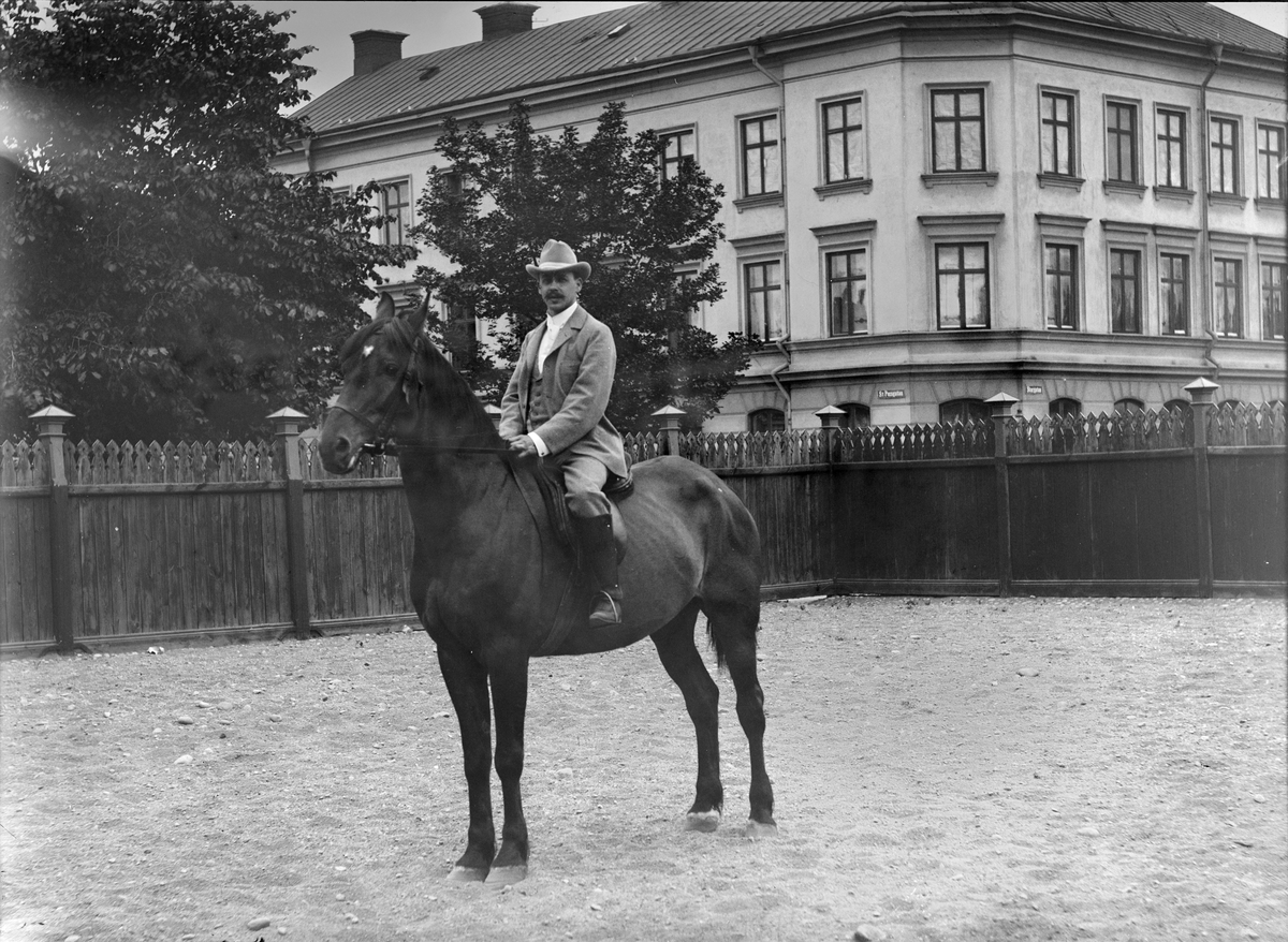 Henri Osti's Fotografiateliér, "Ringström till häst", Uppsala 1901