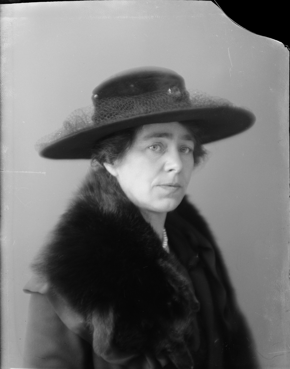 Skötsner-Edhlund, Kvinna, Östhammar, Uppland