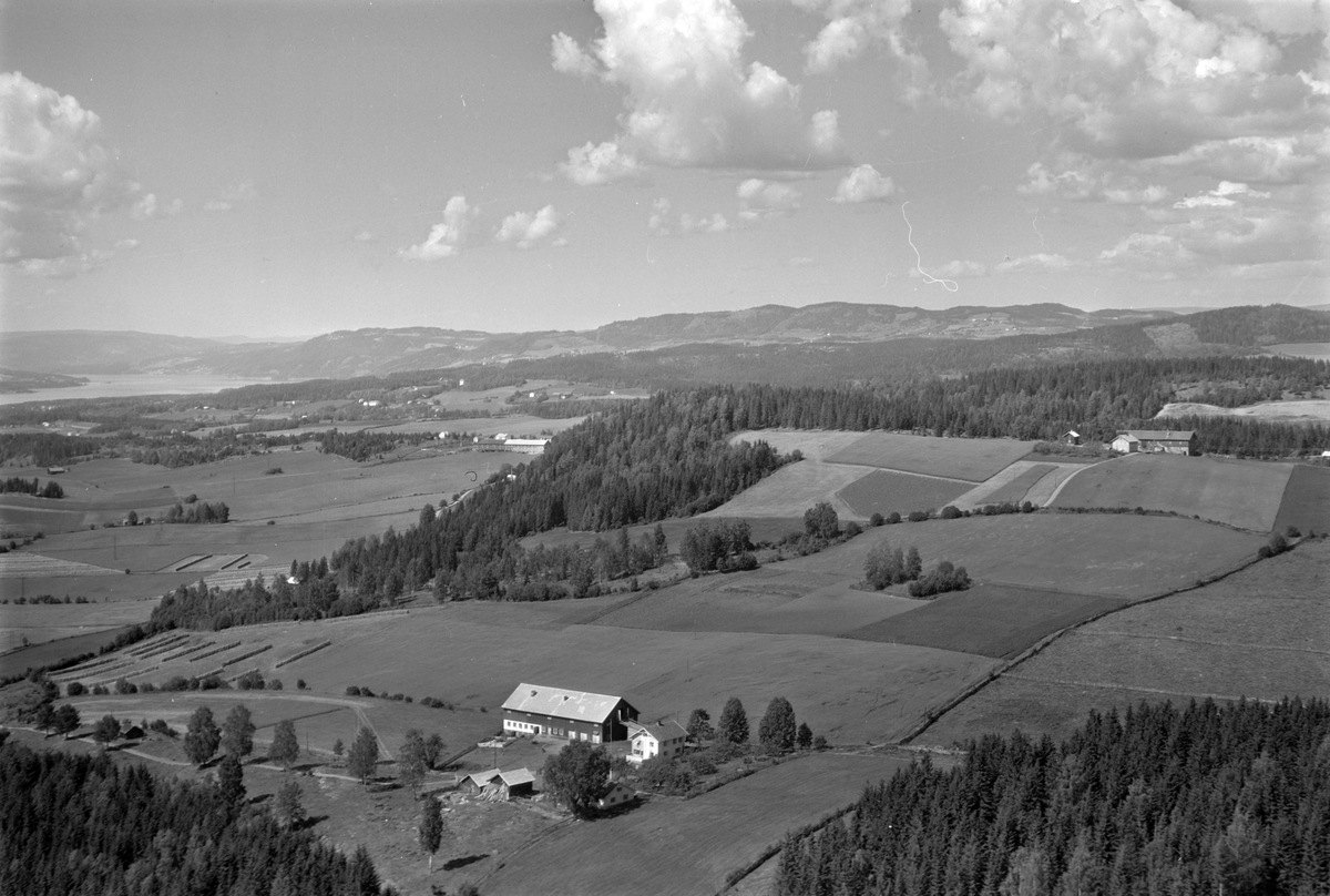 Widerøes Flyveselskap A/S, Flyfoto av Snilsberg gard, Ringsaker.