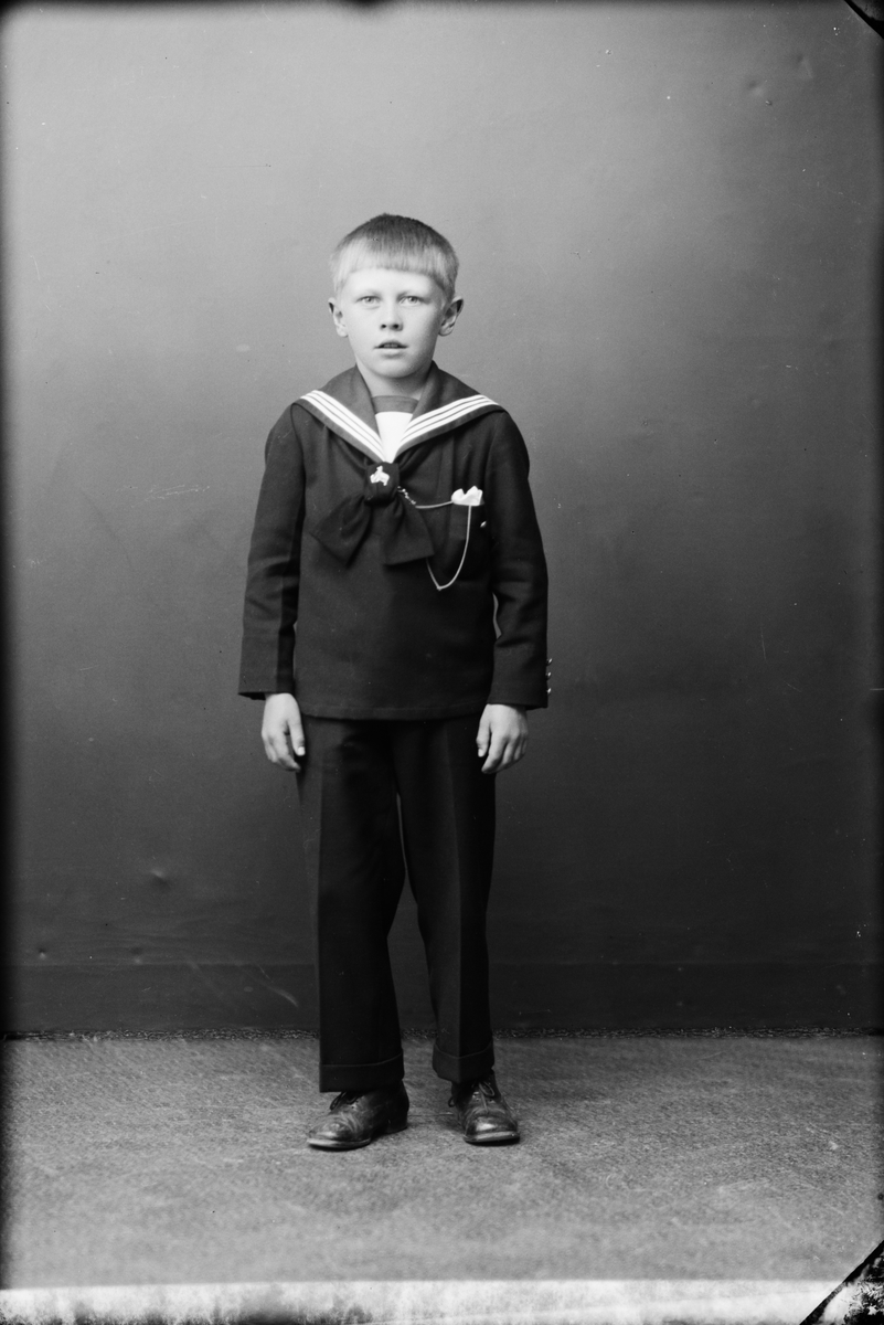 Skötsner-Edhlund, Barnporträtt - pojke, Östhammar, Uppland