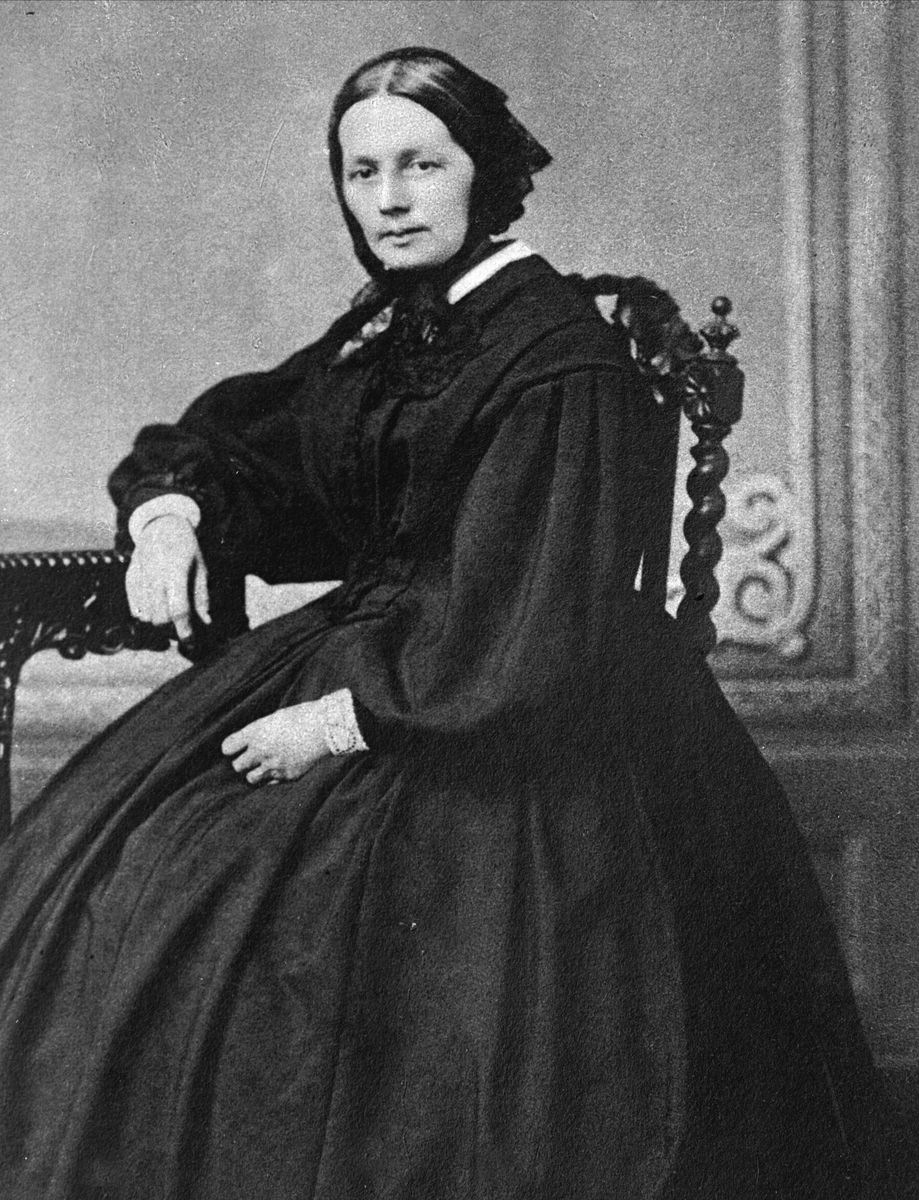 Gustav Borgen, Avfotografering. Portrett, Sophie Lundh f. Warmuth (1848-1931), gift 1867 med S. H. Lundh, som egentlig het Sverrer Hakon.