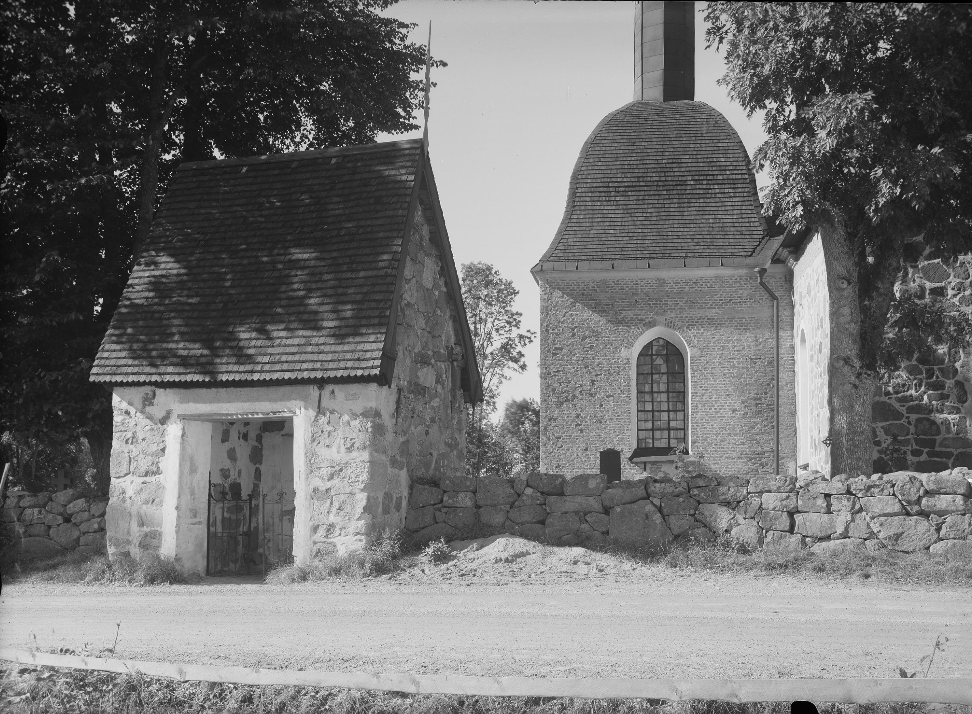 Nils Åzelius, Frötuna kyrka