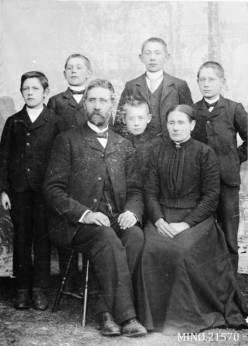 Henrik Augustinsson Stinessen, Famliebilde