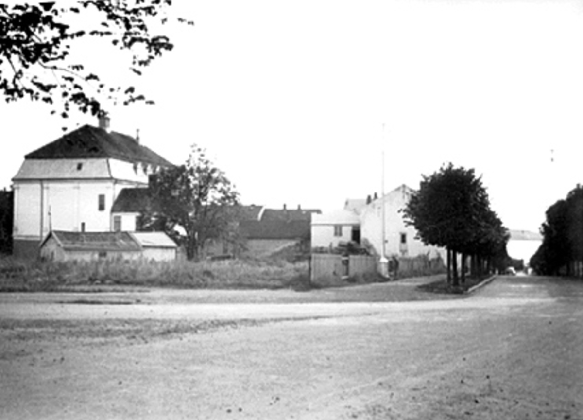 Anno Domkirkeodden, PARKGATA 33, FØR BYGGING AV PARKGÅRDEN, BAK TIL VENSTRE SEES FRIMURERLOSJEN