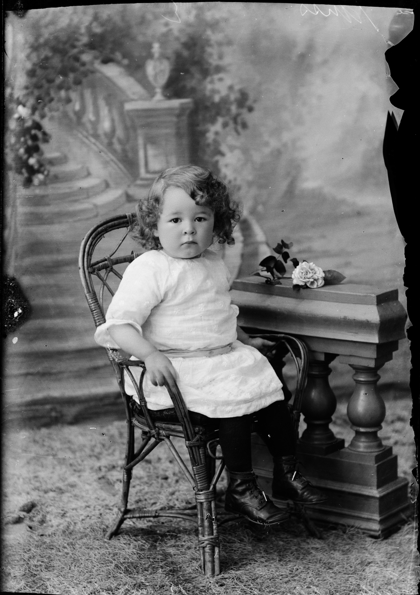Skötsner-Edhlund, Ateljé Portrait - Girl, Östhammar, Uppland 1919