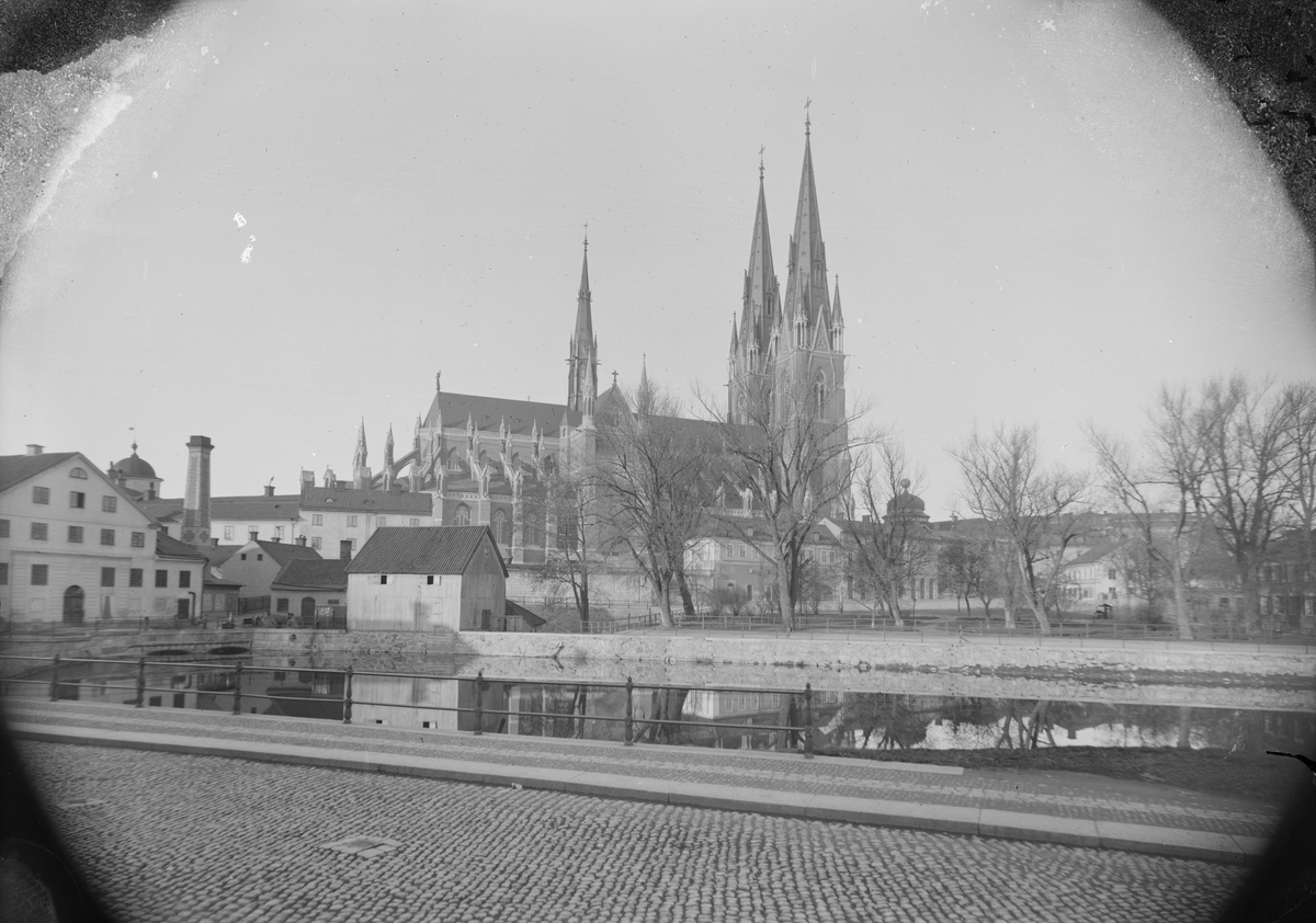Henri Osti's Fotografiateliér, Uppsala domkyrka och Akademikvarnen, före 1907