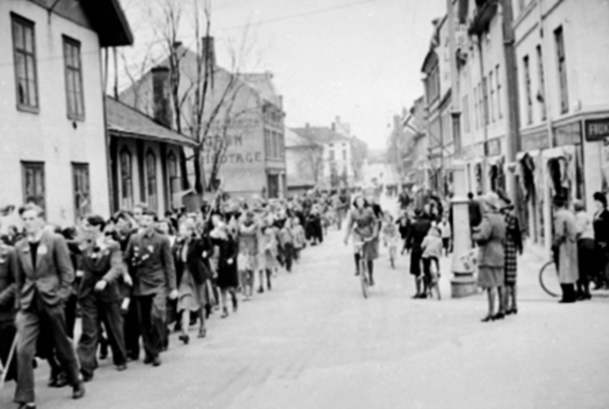 Anno Domkirkeodden, FREDSDAGER ETTER KRIGEN, MAIDAGENE 1945, UNGDOMSTOG I TORGGATA.