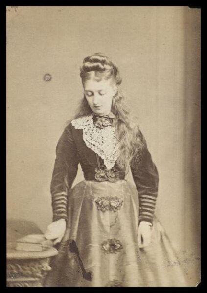 London Stereoscopic and Photographic Company, Guy Little Theatrical Photograph
