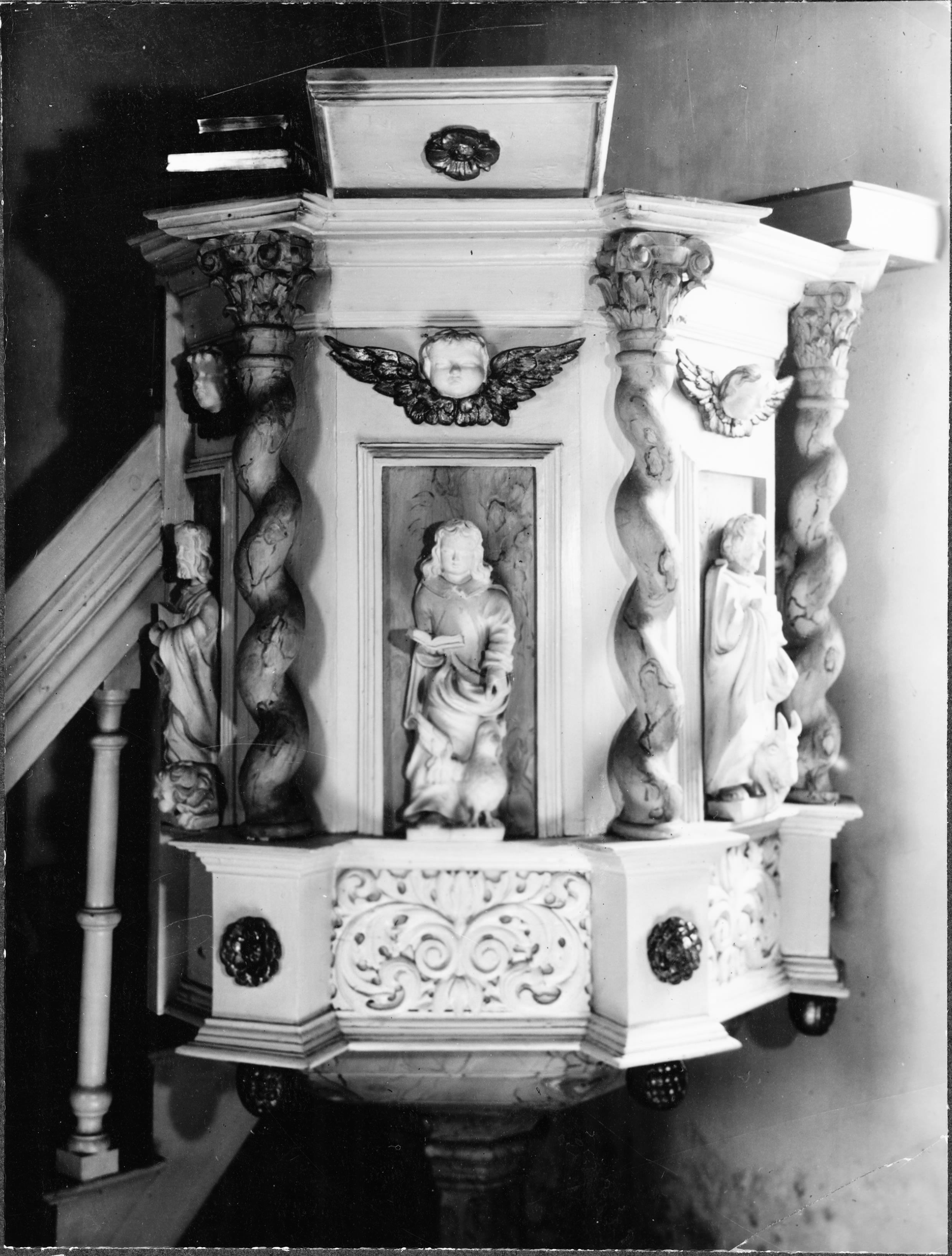 Olle Hellström, Hångsdala kyrka