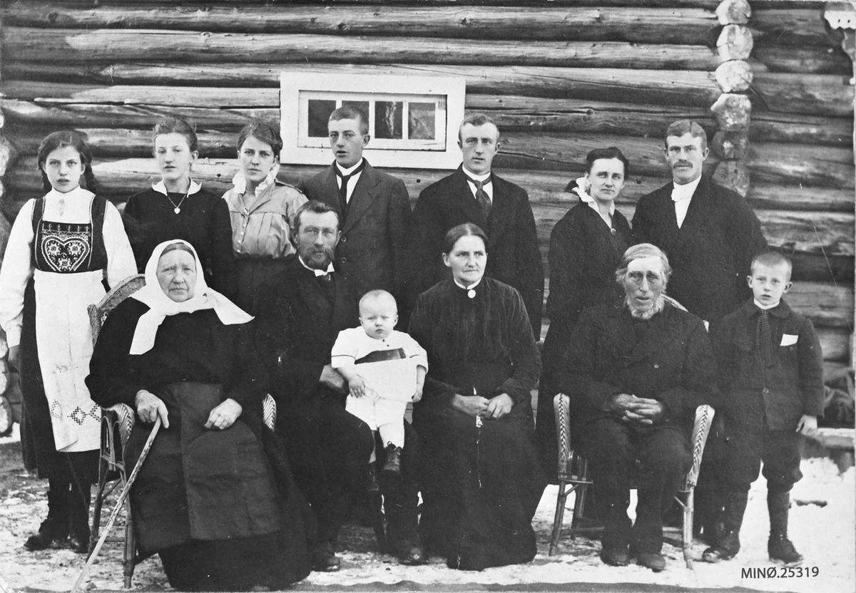 Alexander Bredstrøm Ansberg, Familiebilde, storfamilie.