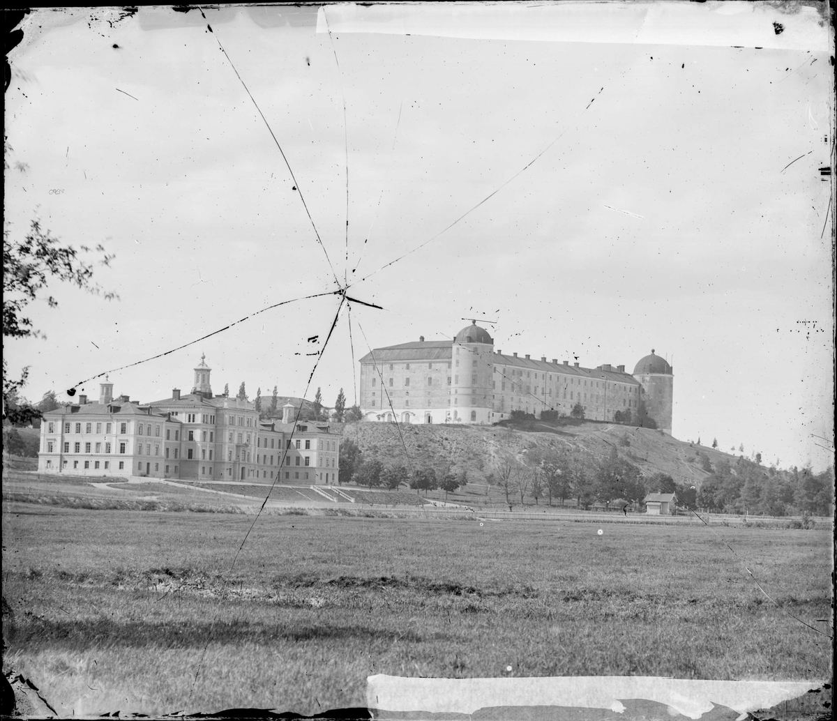 Henri Osti's Fotografiateliér, Akademiska sjukhuset och Uppsala slott från söder, Uppsala sannolikt 1860-tal