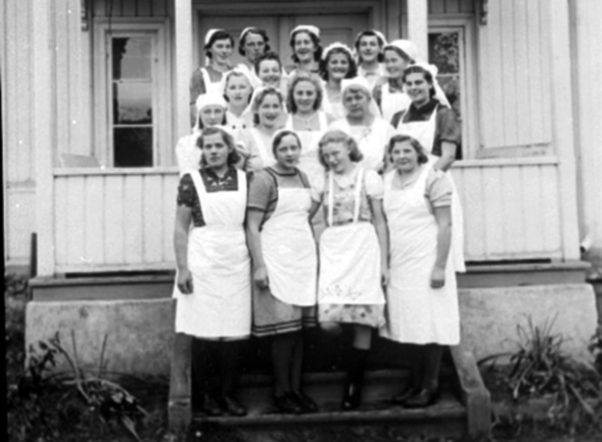 Anno Domkirkeodden, VALLSET SYKEHJEM, ARBEIDSSKOLE, STOR GRUPPE KVINNER