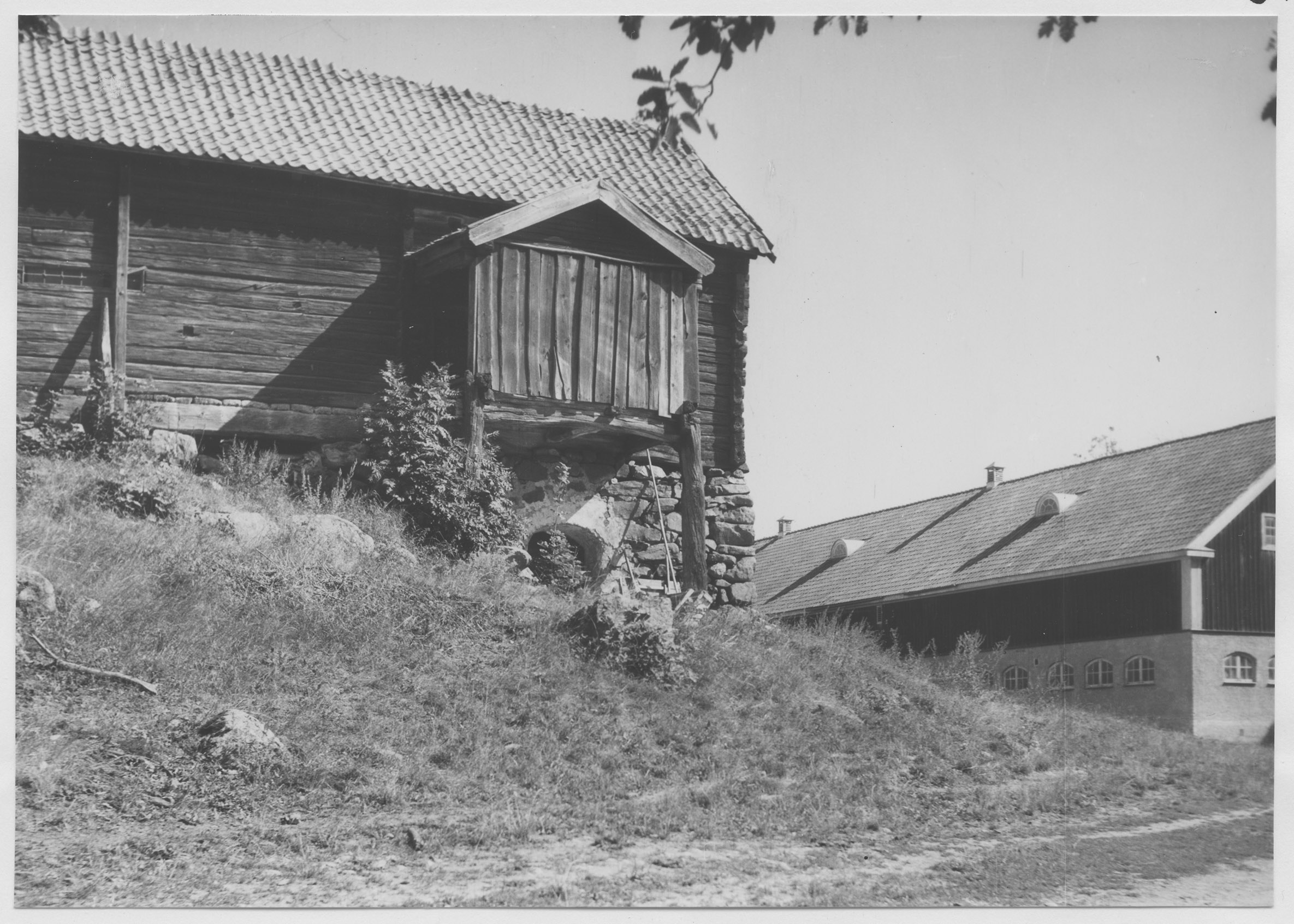 Mårten Sjöbeck, Eka säteri, gammal ekonomibyggnad