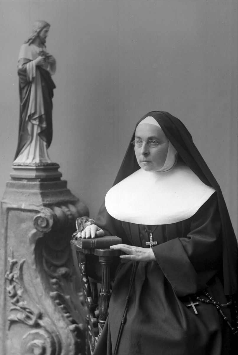 Gustav Borgen, Portrett, nonne, søster Louise Germaine.