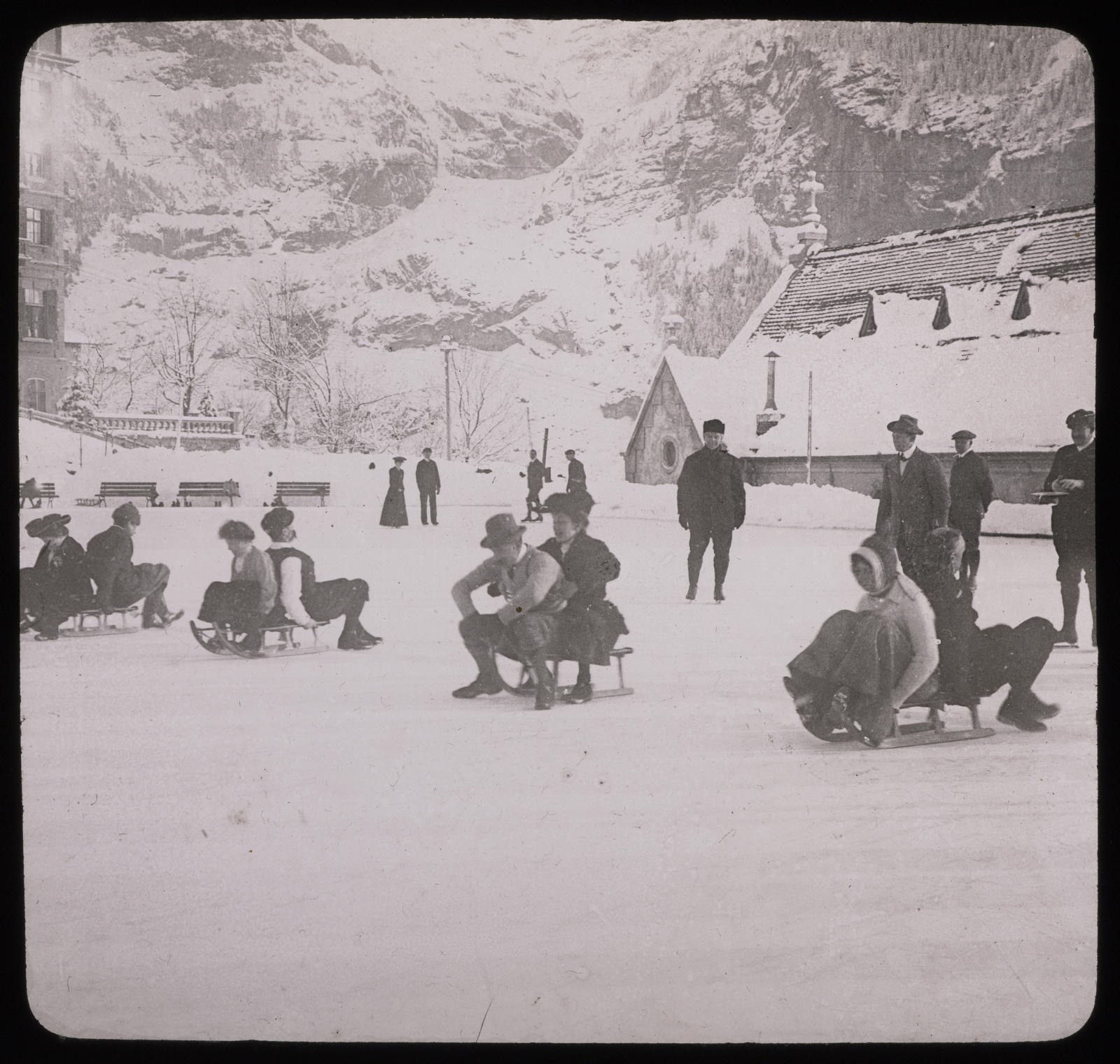 Desconegut, Course de bobsleigh dans une courbe Mazo, E.
