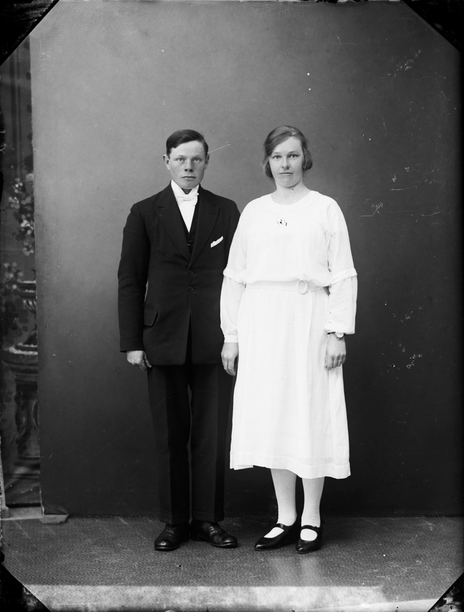 Skötsner-Edhlund, Ateljéporträtt - man och kvinna, Östhammar, Uppland