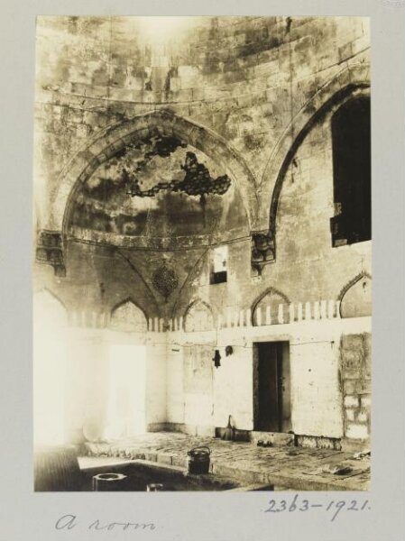 K.A.C. Creswell, A room in Takiyya of Shaykh Abu Bakr ibn Abu al-Wafa, Aleppo