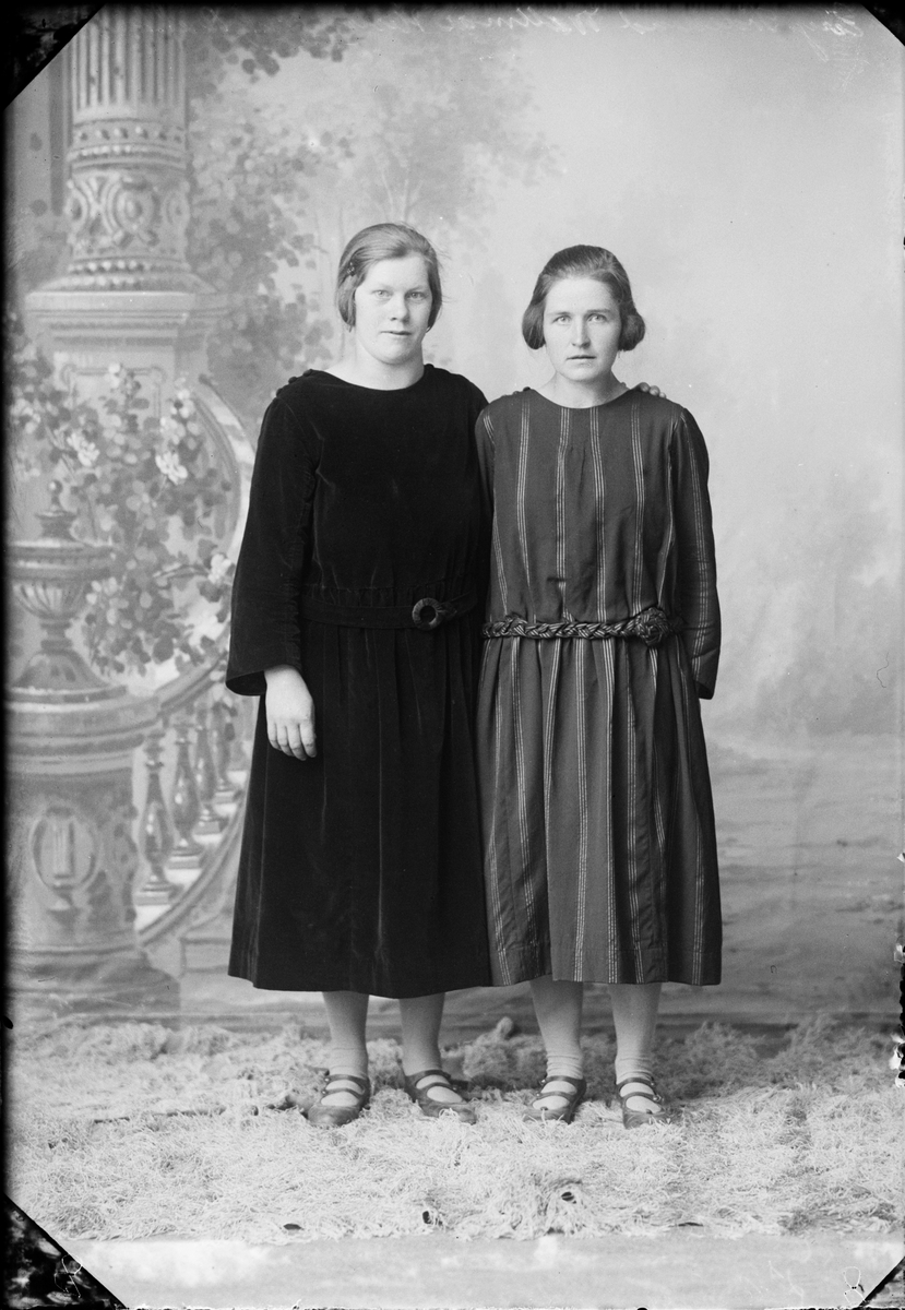 Skötsner-Edhlund, Två kvinnor, Östhammar, Uppland