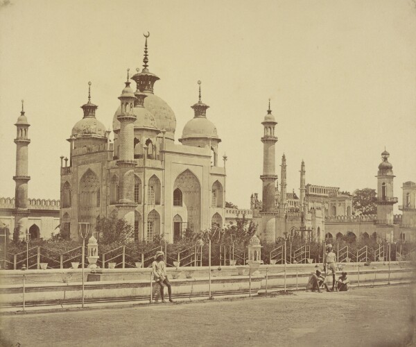 Felice Beato, [Mosque in the Interior of the Hosainabad Emambara]