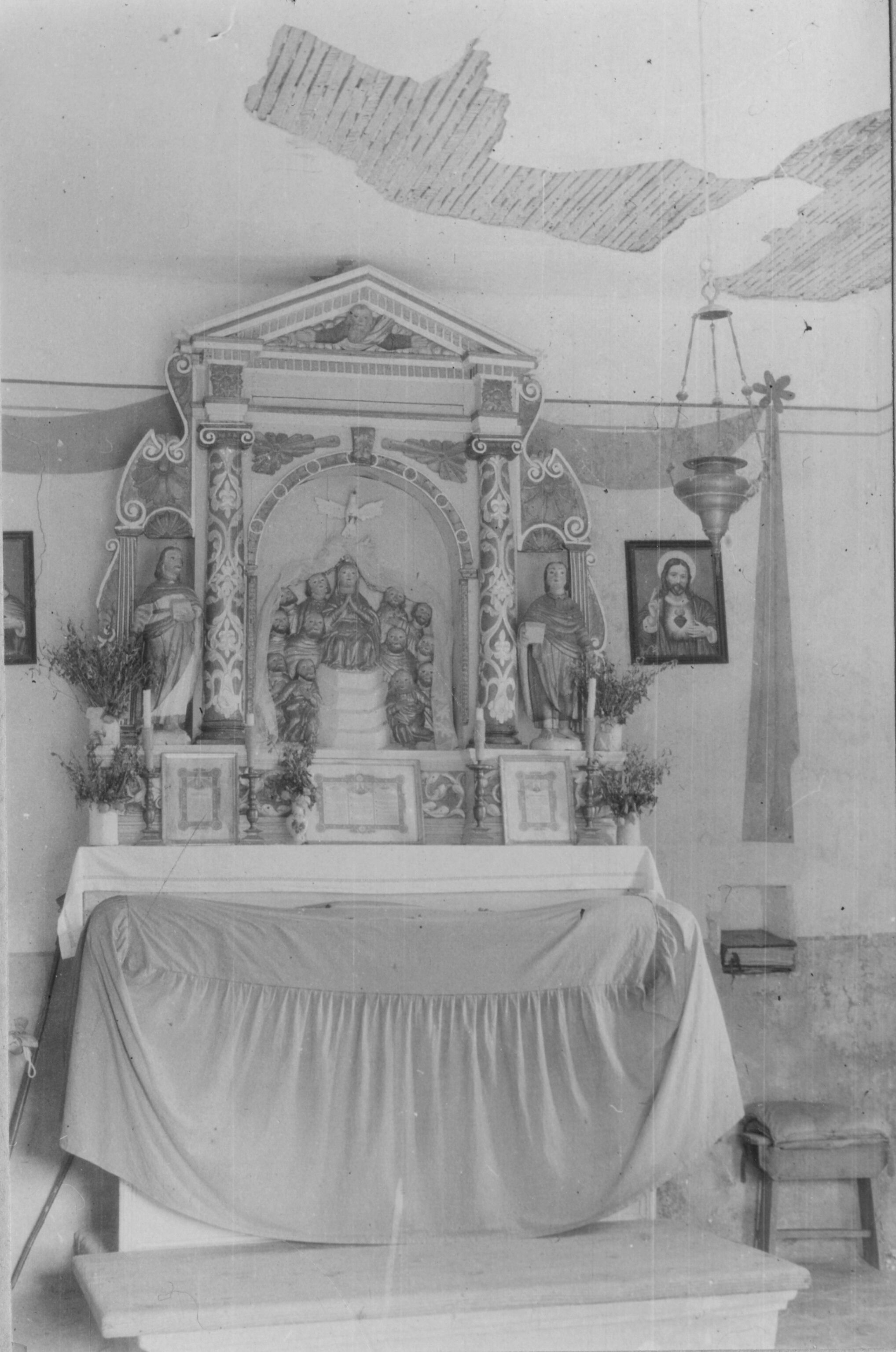 Branko Fučić, Borut (Cerovlje), crkva sv. Vida, unutrašnjost: drveni oltar
