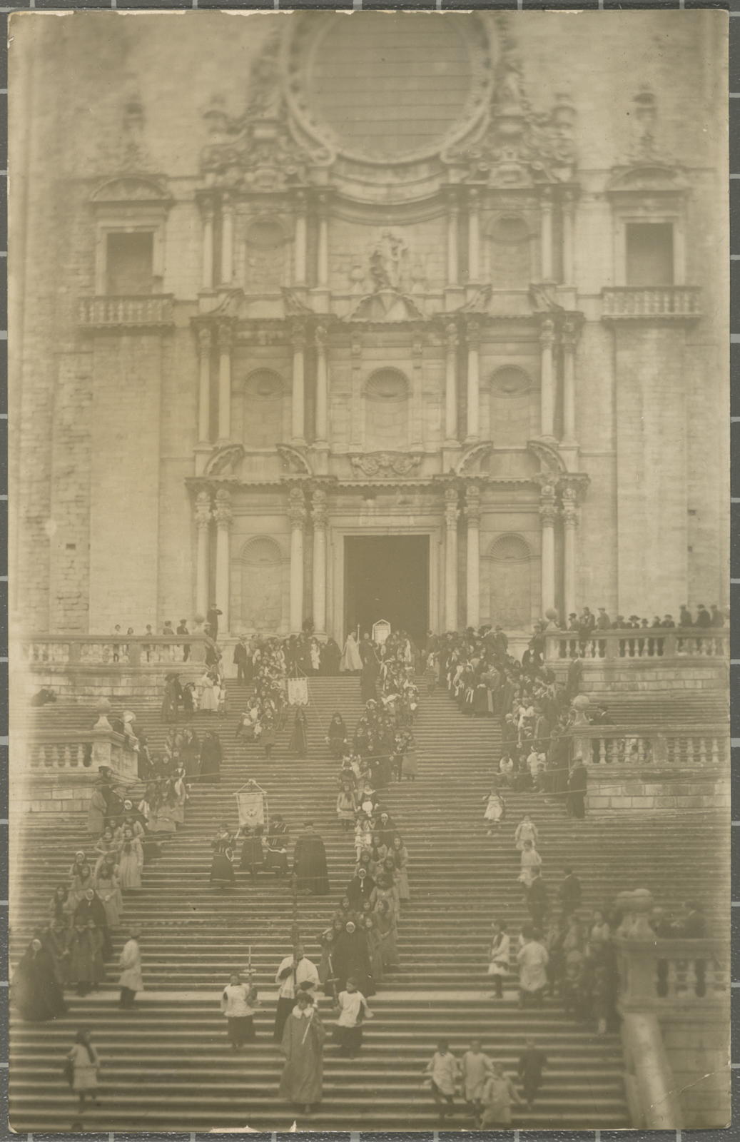 Desconegut, [Procession to Cathedral Stairs]