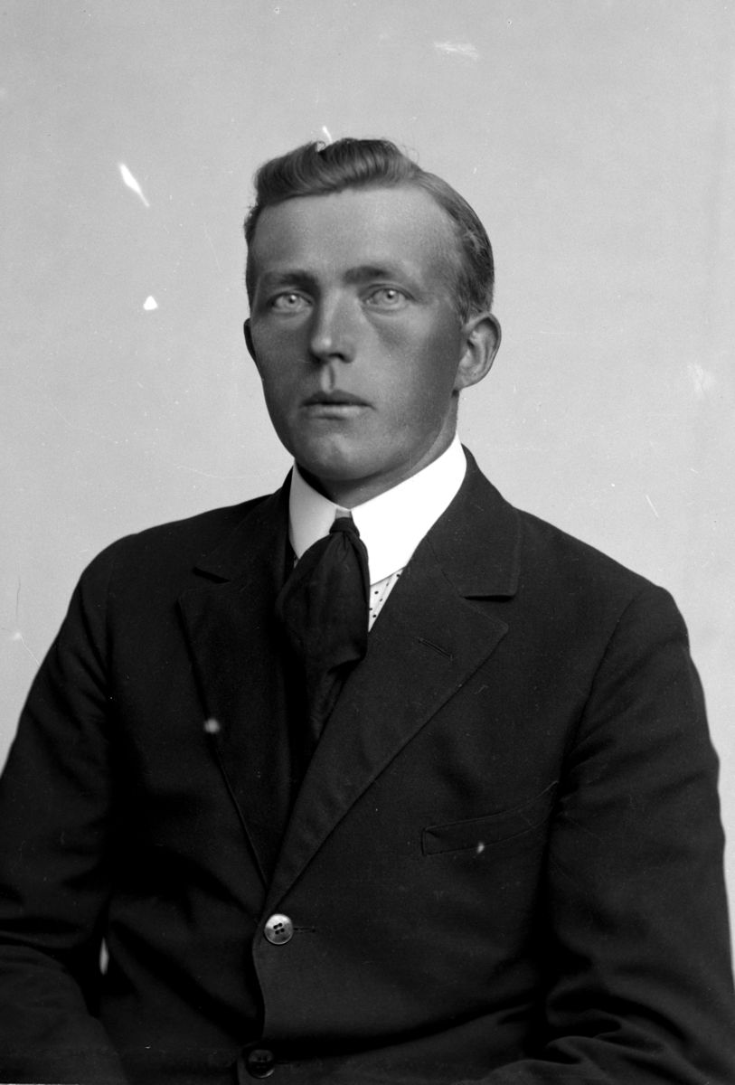 Christian Grundseth, GRANBERG VOGNM. , HALVFIG. , 31483