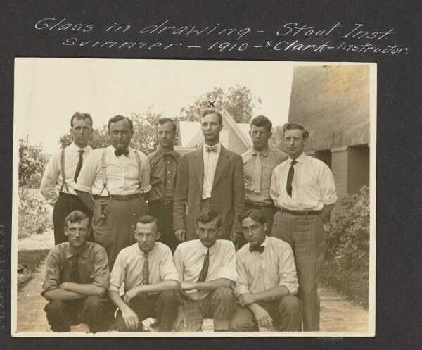 Unknown, [Portrait of Class Group at Stout Institute]