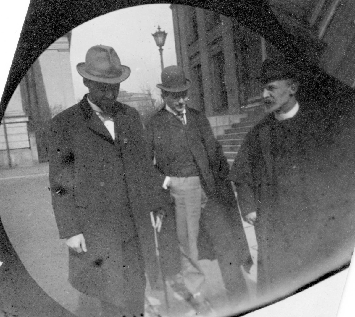 Fredrik Carl Mülertz Størmer, Prof. Carda, Wien, Edgar Odell Lavett, Houston, Texas, og professor Alf Guldberg på Universitetsplassen, Oslo