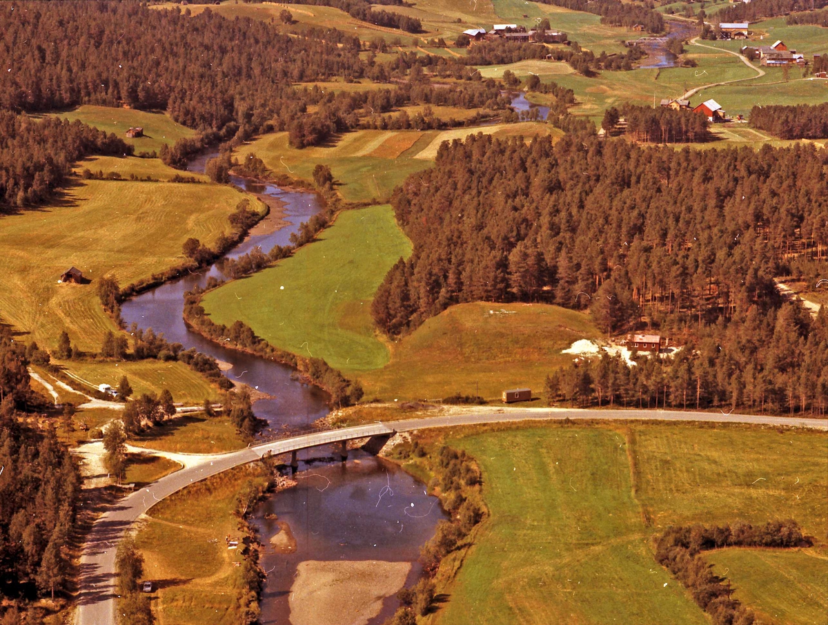Widerøes Flyveselskap A/S, Vangrøfta bru.
