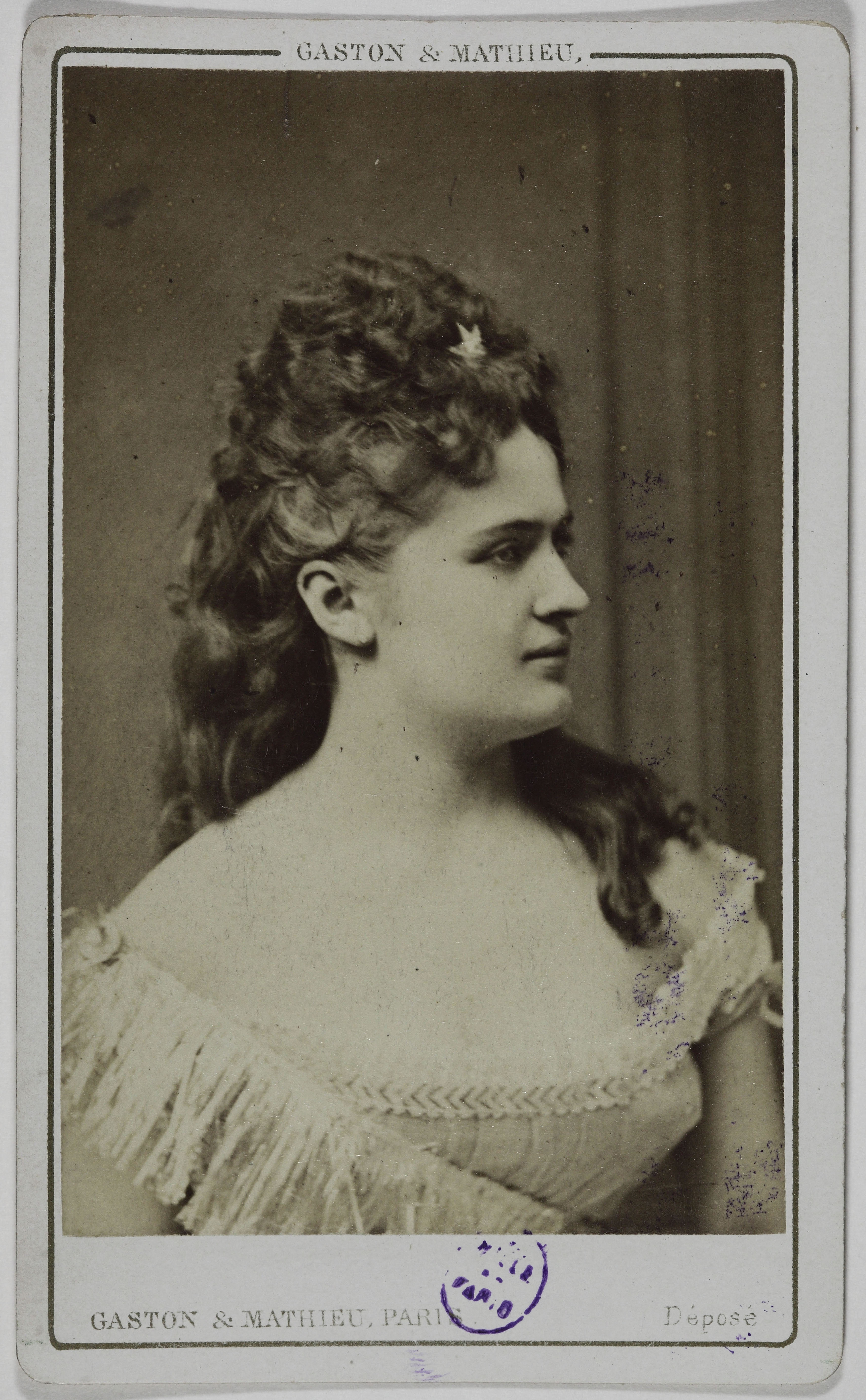 Gaston & Mathieu, Portrait d'Angèle, (actrice)