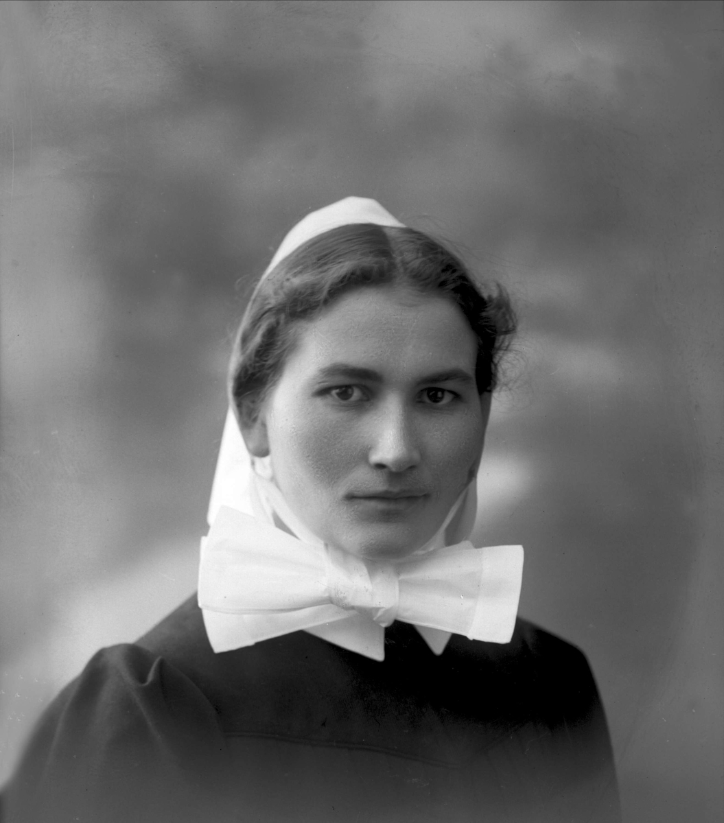 Gustav Borgen, Portrett, sykepleier, søster Oliana Strande.