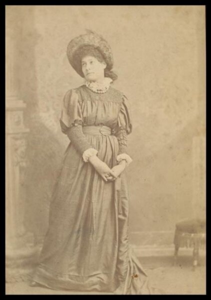 London Stereoscopic and Photographic Company, Guy Little Theatrical Photograph