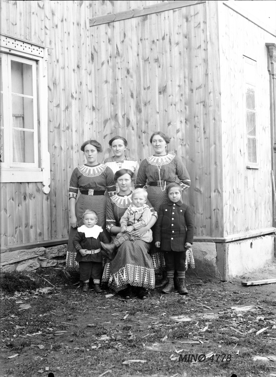 Peder J. Bredalslien, Gruppebilde