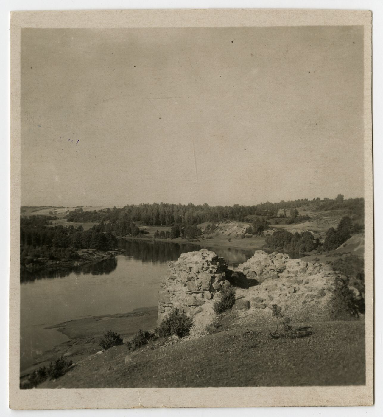 Nežinomas fotografas, Stereoskopinės fotografijos fragmentas. Liškiava. Pilies griuvėsiai