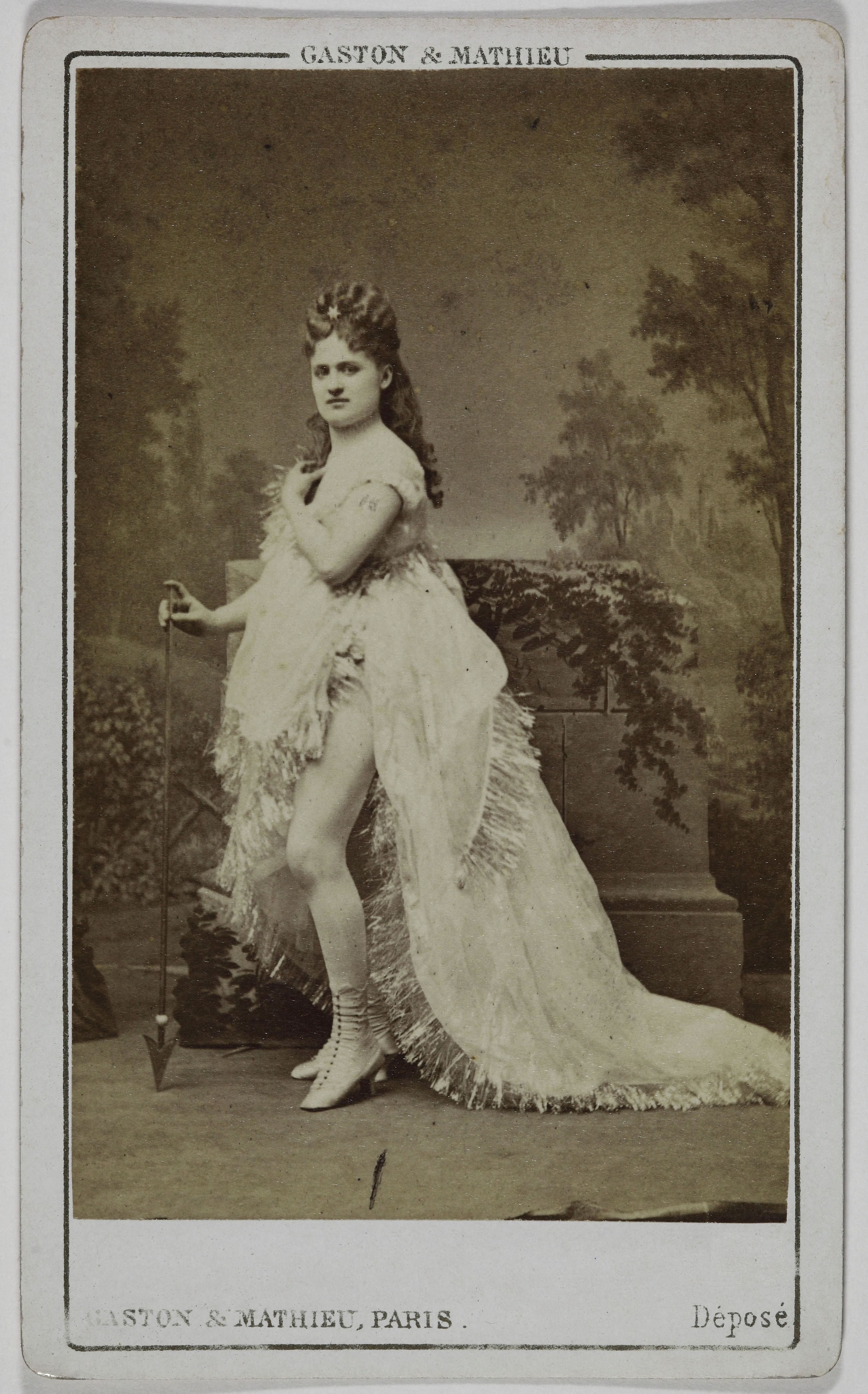 Gaston & Mathieu, Portrait d'Angèle, (actrice)