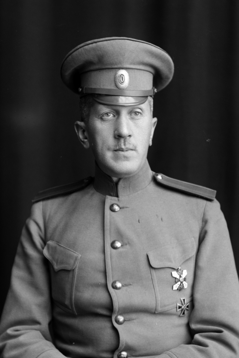 Christian Grundseth, CRECHNIKOW KAPTEIN, HALVFIG. , UNIFORM 20023