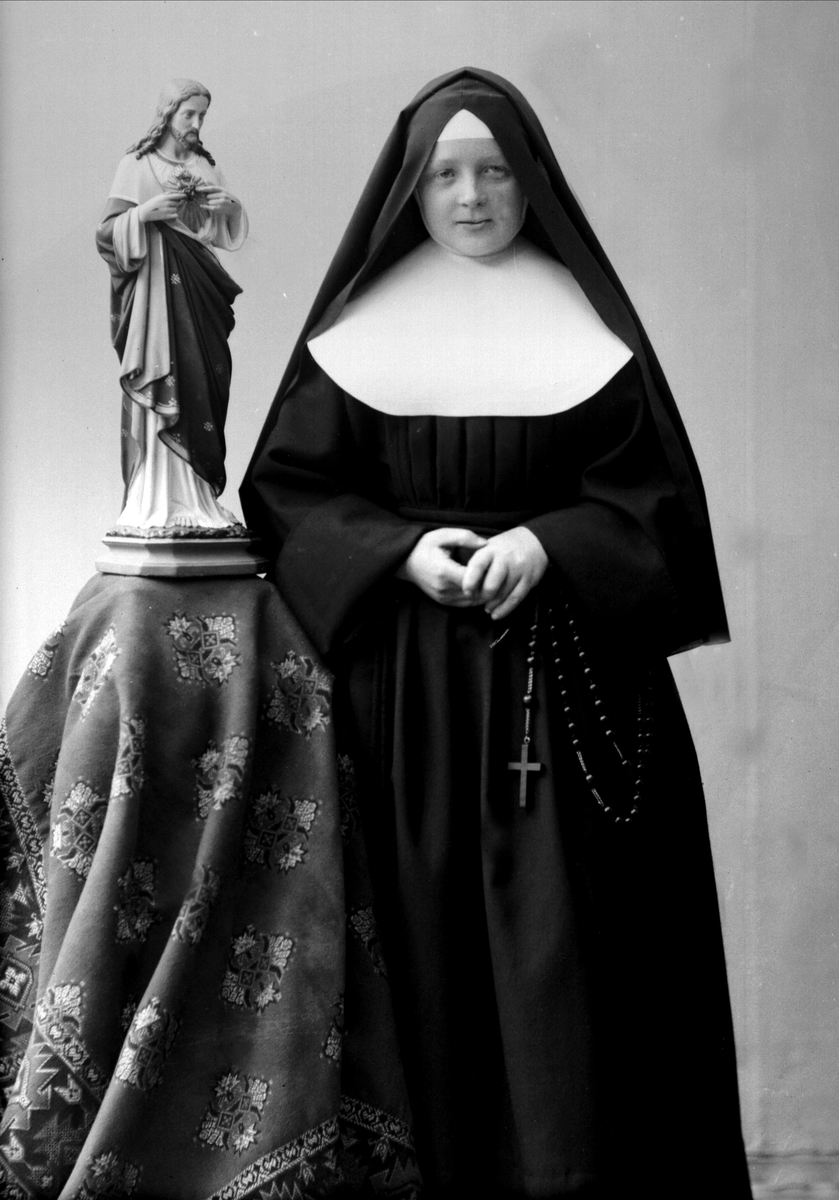 Gustav Borgen, Portrett, nonne. Søster Anna Feresitas.